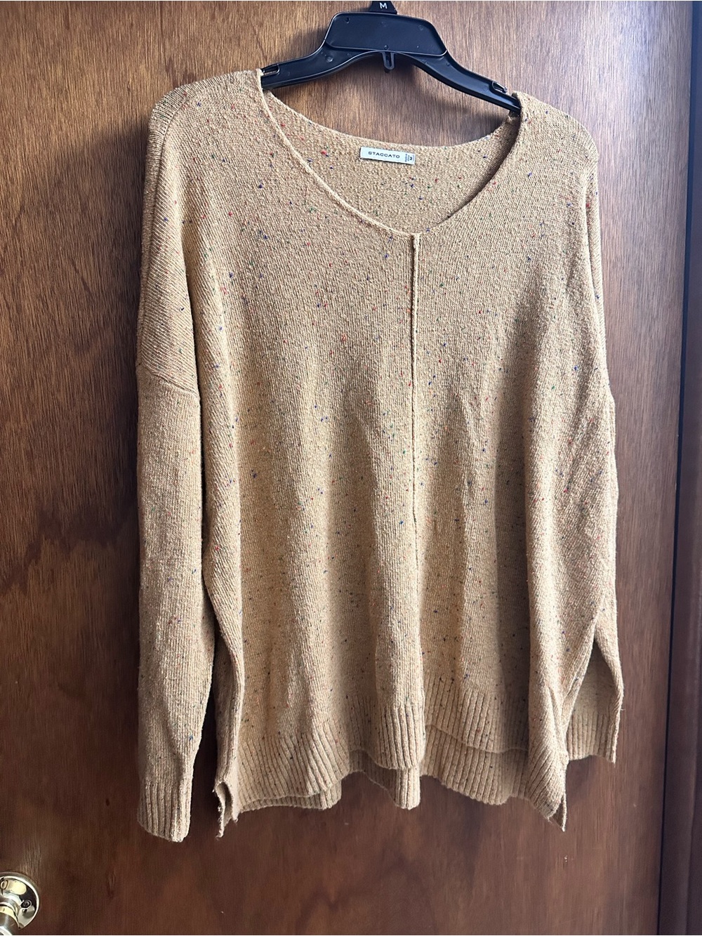 Staccato Lightweight V-Neck Sweater in Camel